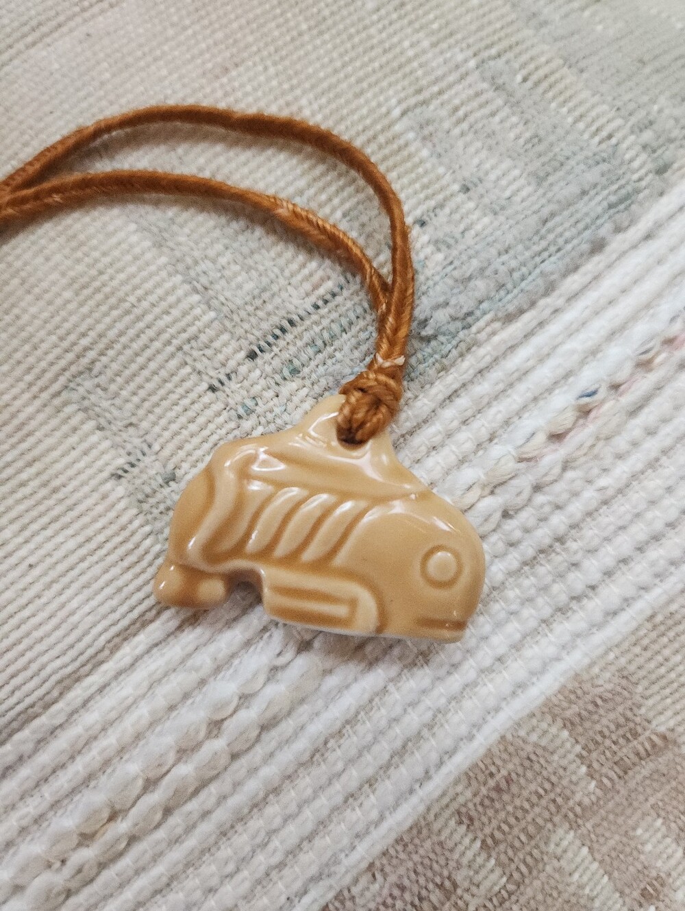 1995 Free Willy 2 Mythical Whale Pendant Promotional Ceramic Necklace Vintage